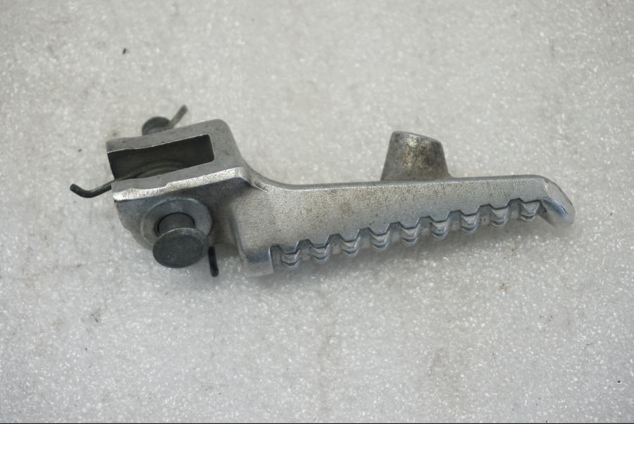 Baksidan på Fotpinne från en Honda CBR 1100 XX -1998 motorcykel.