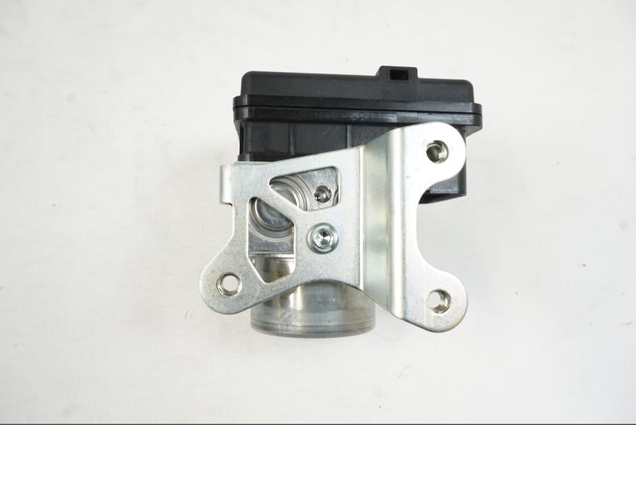 Höger sida på ABS Modulator från en Yamaha MT-10 -2022 motorcykel.