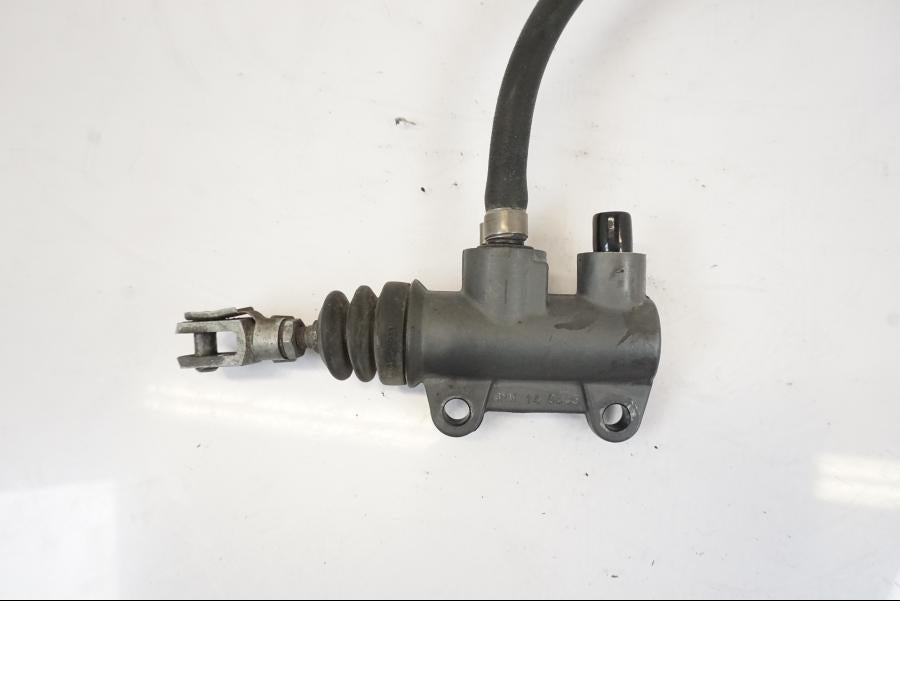 Höger sida på Bromshuvudcylinder från en BMW R 1150 RS -2003 motorcykel.