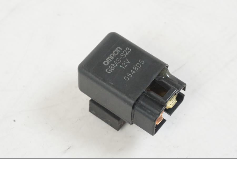 Framsidan på Relä från en Suzuki VZR 1800 -2009 motorcykel.