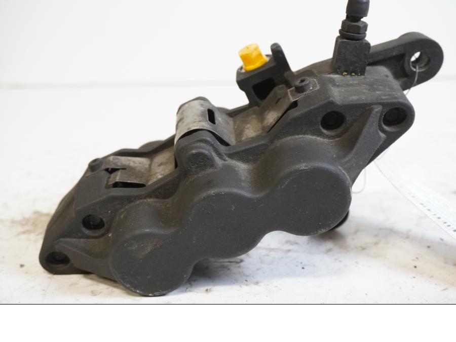 Baksidan på Bromsok från en Kawasaki ZX-9R -1998 motorcykel.