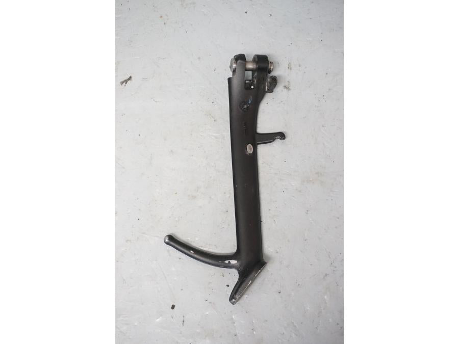 Baksidan på Sidostöd från en Triumph Street Twin -2016 motorcykel.