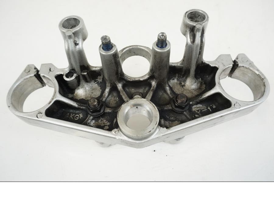 Snett uppifrån på Gaffelkrona från en Yamaha XJR 1300 -2002 motorcykel.