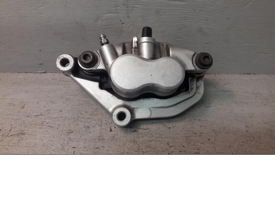 Framsidan på Bromsok från en Yamaha XVS 1100 -2001 motorcykel.