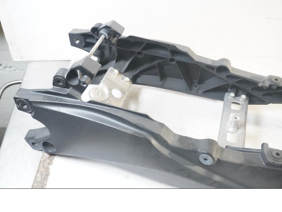 Höger sida på Bakram från en Suzuki GSX-R 750 -2015 motorcykel.