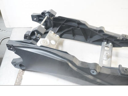 Höger sida på Bakram från en Suzuki GSX-R 750 -2015 motorcykel.