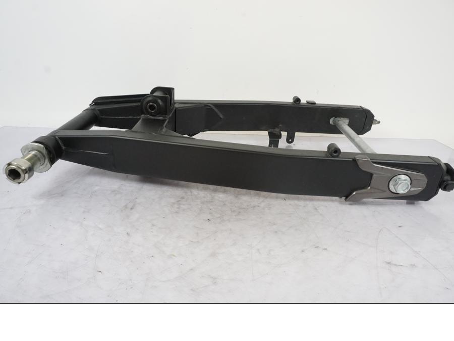 Vänster sida på Sving från en Kawasaki Z 800 -2014 motorcykel.