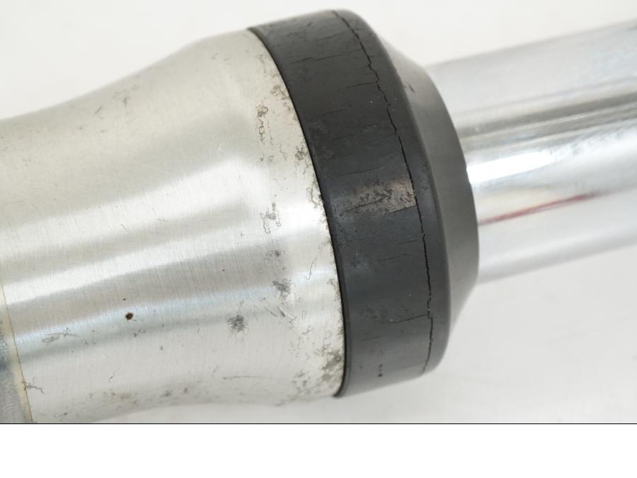 Vänster sida på Gaffelben från en Suzuki GS 1000 -1978 motorcykel.