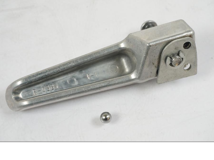 Höger sida på Fotpinne från en Kawasaki Z 900 -2021 motorcykel.