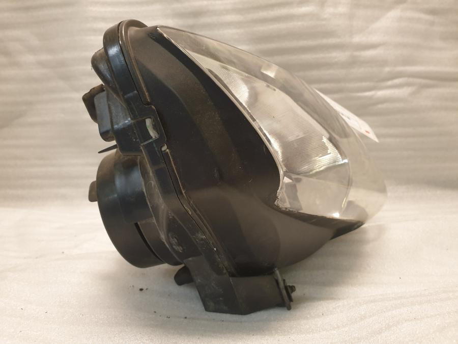 Vänster sida på Strålkastare från en Honda CBR 125 R -2004 motorcykel.