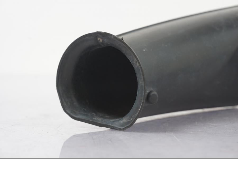 Snett uppifrån på Luftintag från en BMW R 1200 GS -2005 motorcykel.