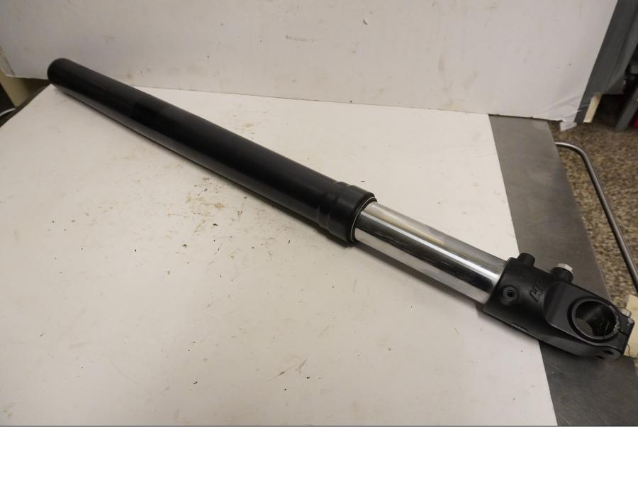 Snett uppifrån på Gaffelben från en KTM 690 Duke -2008 motorcykel.