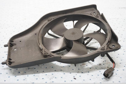 Baksidan på Vattenkylfläkt från en MV Agusta F3 675 -2014 motorcykel.