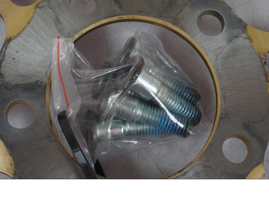 Höger sida på Bromsskiva från en Suzuki SV 650 -1999 motorcykel.