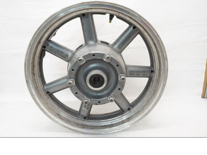 Baksidan på Fälg från en Yamaha XVZ 13TD -1999 motorcykel.