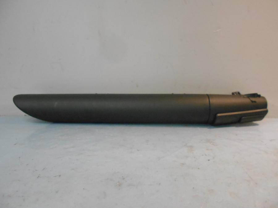 Framsidan på Ljuddämpare från en Suzuki VZR 1800 -2015 motorcykel.