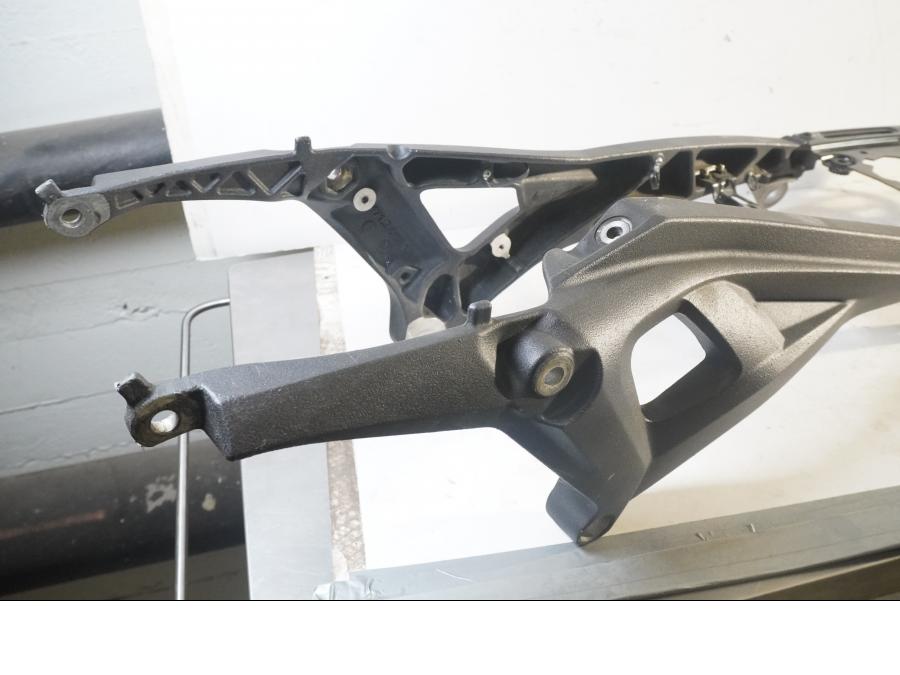 Framsidan på Bakram från en Ducati Monster 696 -2008 motorcykel.