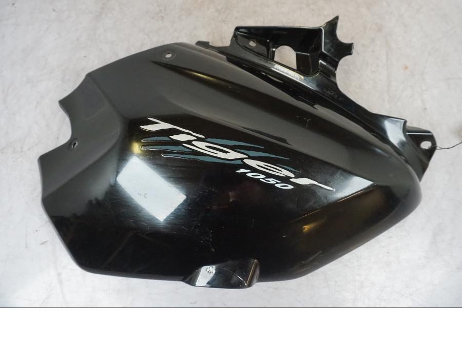 Framsidan på Sidkåpa från en Triumph Tiger -2009 motorcykel.