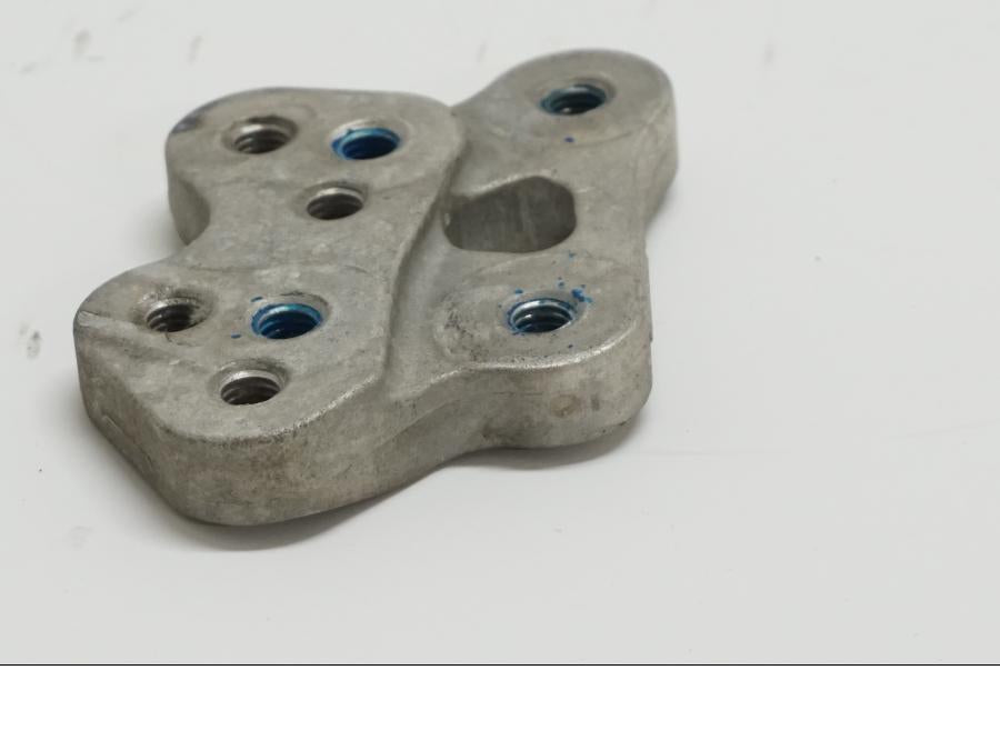 Framsidan på Fotpinnefäste inre från en Suzuki GSX-R 1000 -2007 motorcykel.