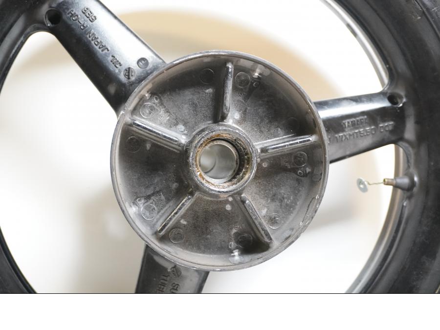 Extrabild2 på Fälg från en Yamaha YZF R6 -1999 motorcykel.