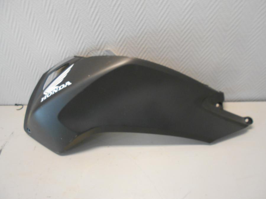 Framsidan på Bensintankskåpa från en Honda NC 750 S -2017 motorcykel.