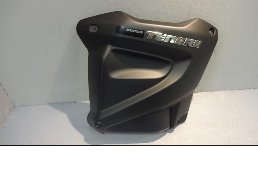 Framsidan på Sidkåpa från en Yamaha XT 1200 Z -2010 motorcykel.