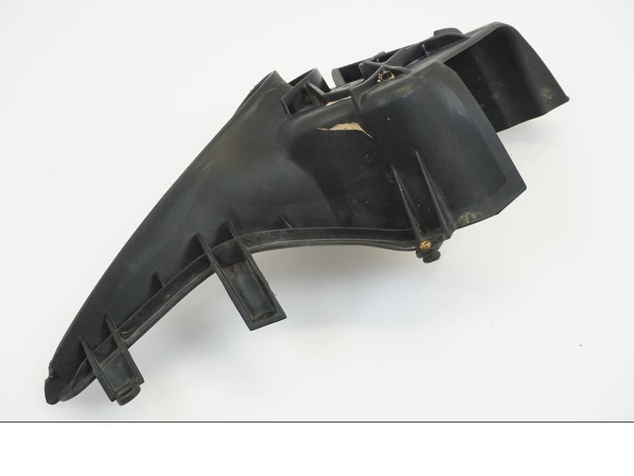 Höger sida på Luftintag från en BMW R 1150 R -2002 motorcykel.