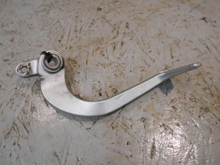 Baksidan på Bromspedal från en BMW K 1300 R -2009 motorcykel.