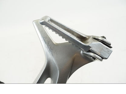 Snett uppifrån på Fotpinne från en Honda VFR 800 -2003 motorcykel.