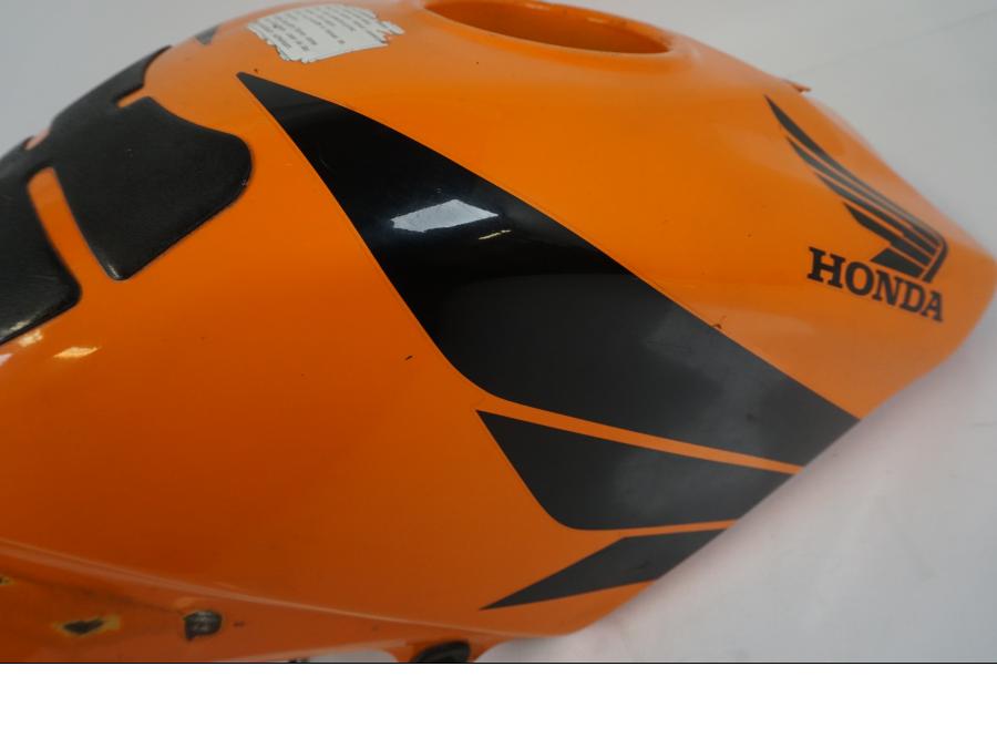 Höger sida på Bensintank från en Honda CBR 125 R -2006 motorcykel.