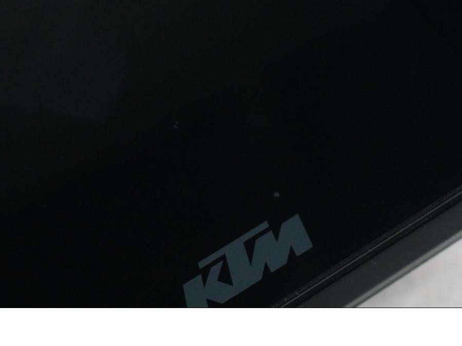 Baksidan på Instrumentpanel från en KTM 1290 Super Duke R -2022 motorcykel.