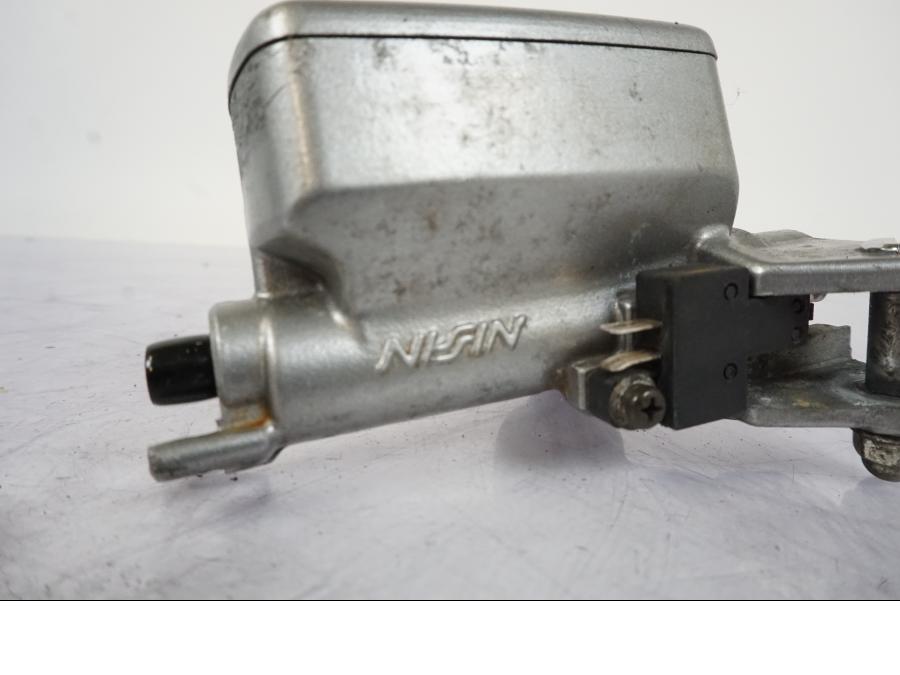 Vänster sida på Kopplingshuvudcylinder från en Honda VFR 750 -1994 motorcykel.