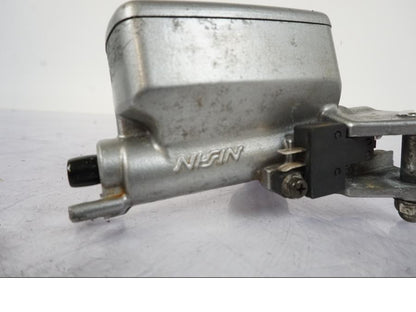 Vänster sida på Kopplingshuvudcylinder från en Honda VFR 750 -1994 motorcykel.