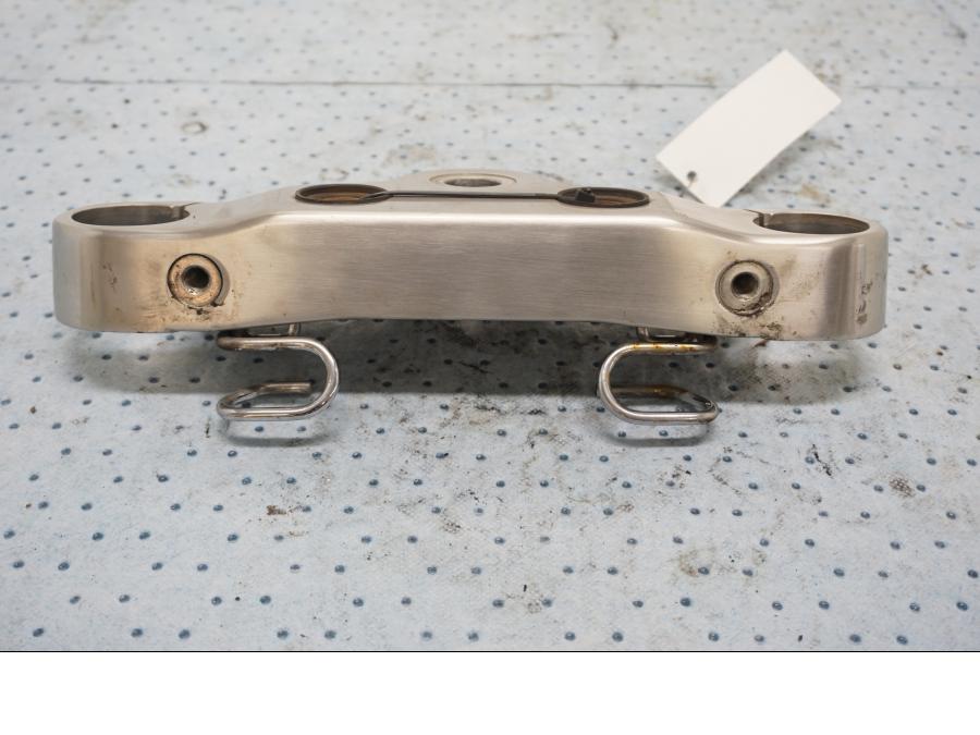 Framsidan på Gaffelkrona från en Yamaha XV 1600 -1999 motorcykel.