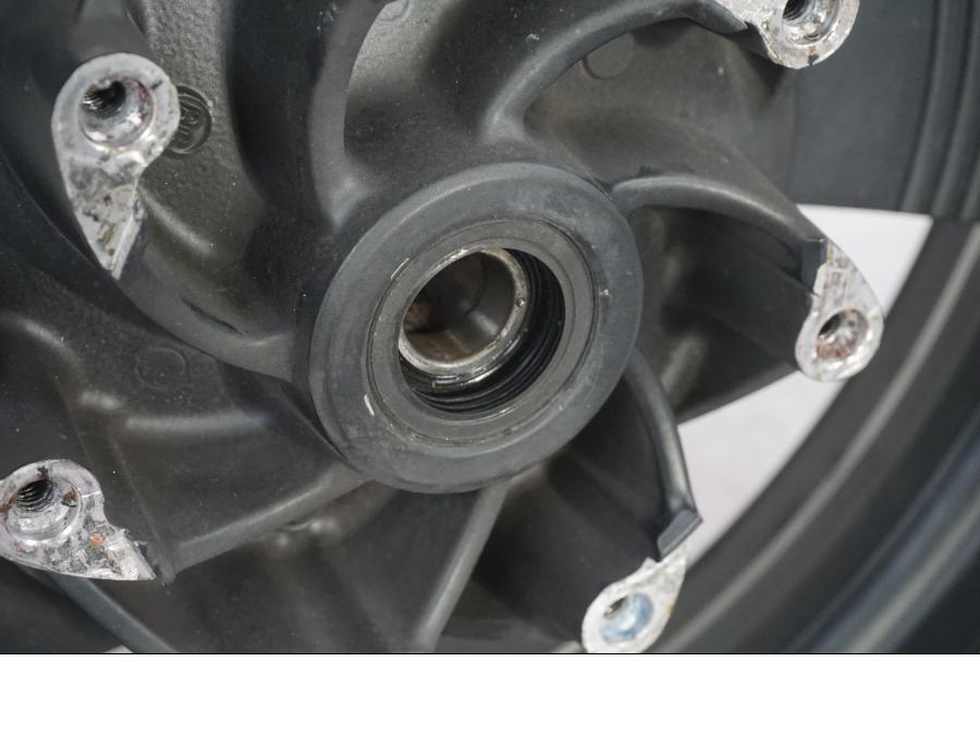 Höger sida på Fälg från en Kawasaki VN 1500 -1996 motorcykel.