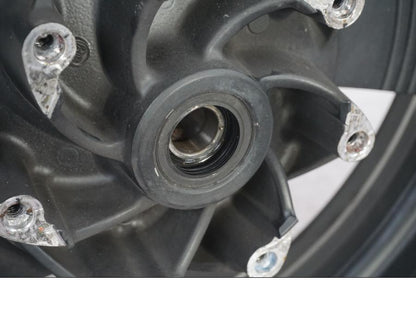 Höger sida på Fälg från en Kawasaki VN 1500 -1996 motorcykel.