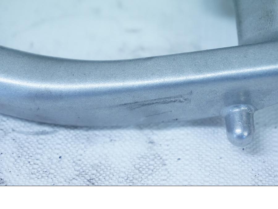 Vänster sida på Passagerarhandtag från en Honda VFR 750 -1992 motorcykel.