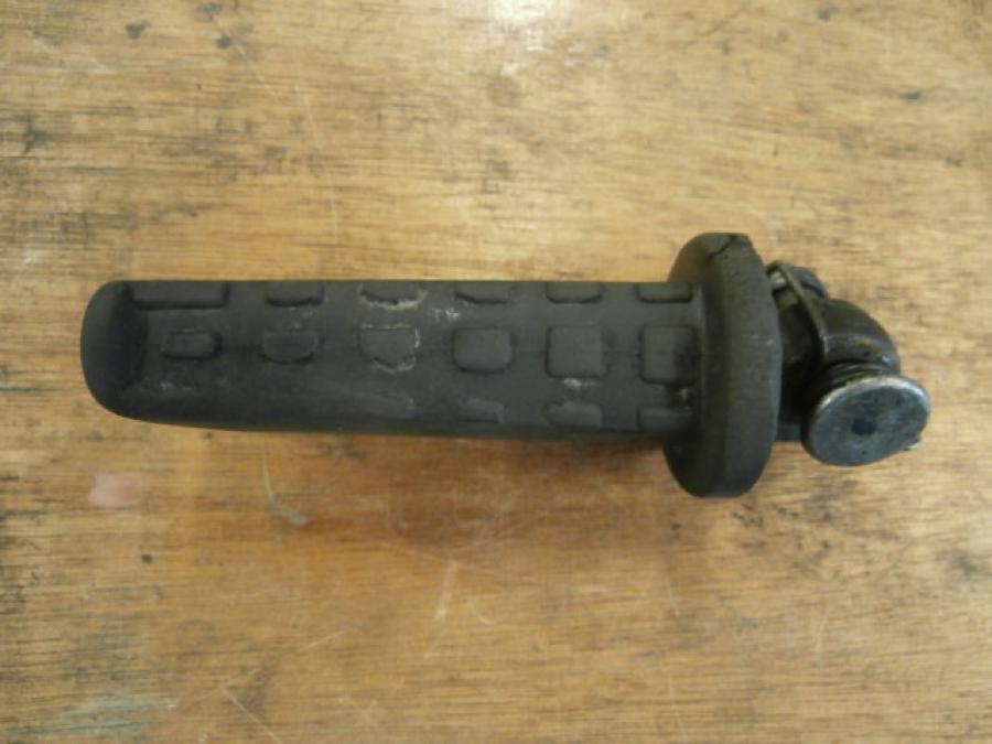 Höger sida på Fotpinne från en Buell X1 Lightning -2002 motorcykel.