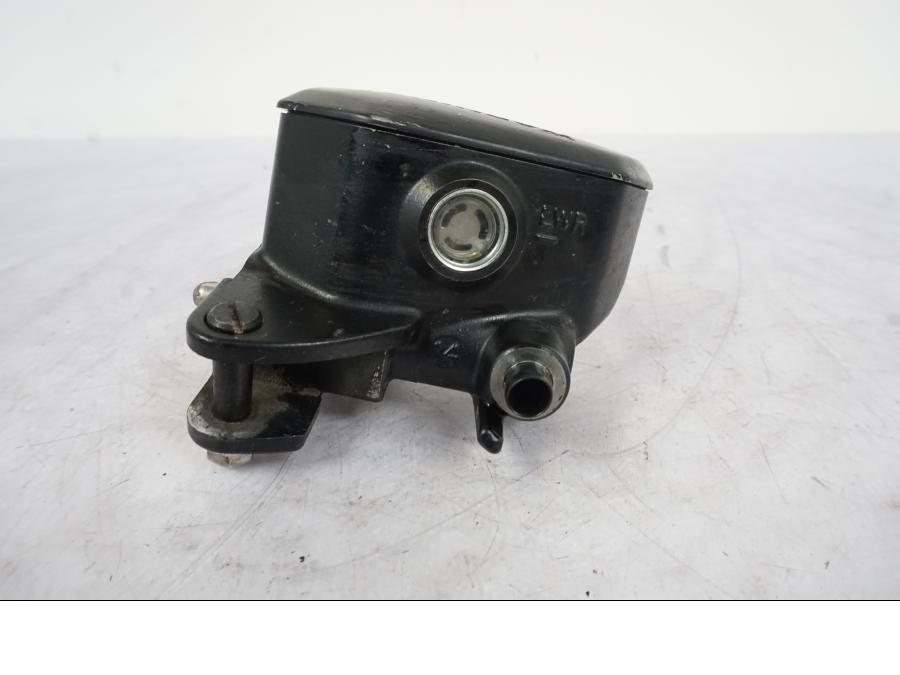 Baksidan på Bromshuvudcylinder från en Kawasaki ER-6N -2012 motorcykel.