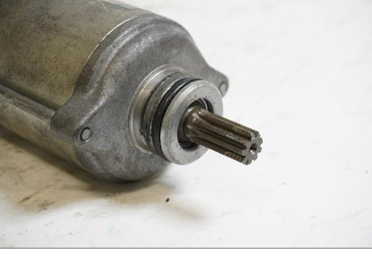 Baksidan på Startmotor från en Suzuki GSX-R 1000 -2003 motorcykel.