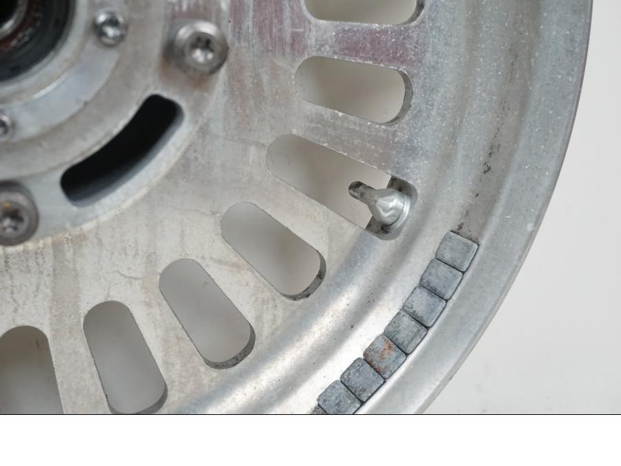 Extrabild5 på Fälg från en Triumph Rocket III -2011 motorcykel.