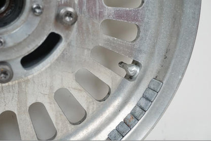 Extrabild5 på Fälg från en Triumph Rocket III -2011 motorcykel.