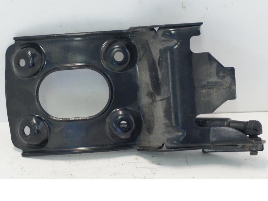 Vänster sida på Sadelfäste från en Yamaha X-Max 250 -2016 scooter.