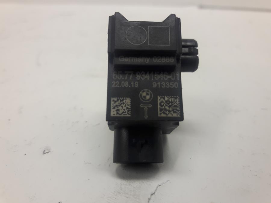 Framsidan på Acceleration Sensor från en BMW R 1250 RS -2020 motorcykel.