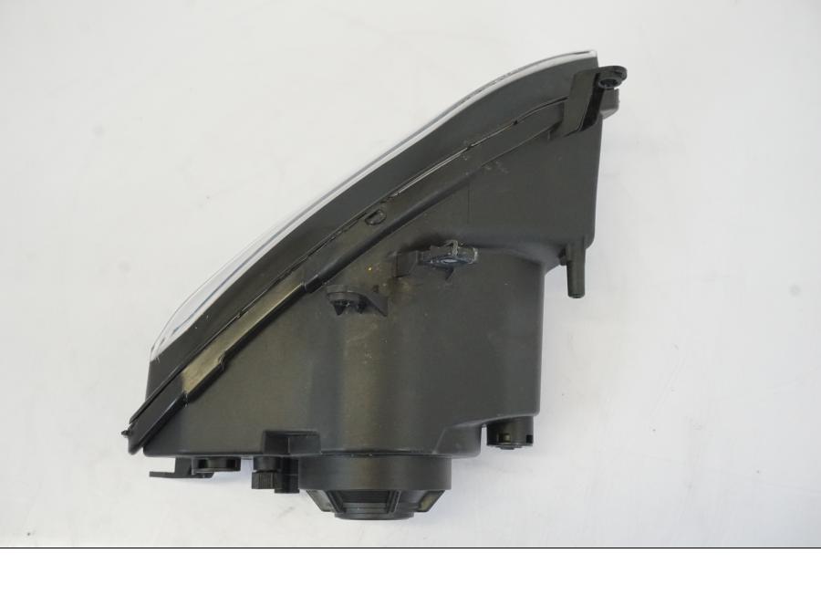 Snett nerifrån på Strålkastare från en BMW S 1000 XR -2019 motorcykel.