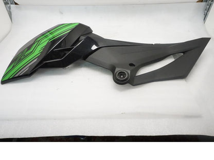 Framsidan på Bensintankskåpa från en Kawasaki Z 400 -2020 motorcykel.