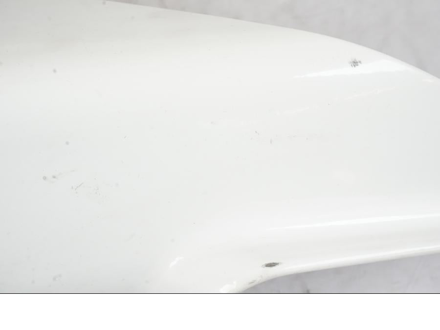 Höger sida på Bakram från en KTM 690 Duke -2015 motorcykel.