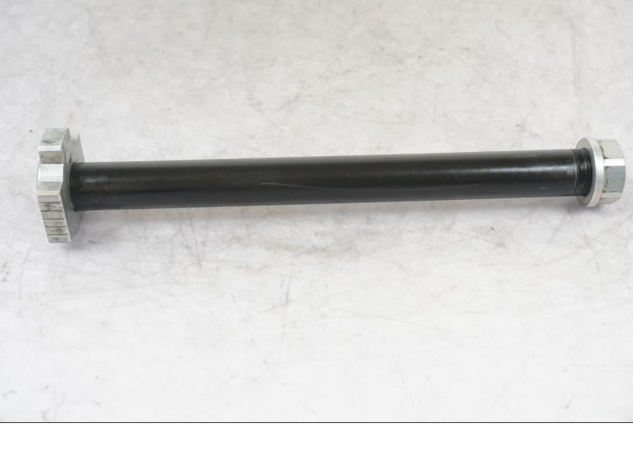 Framsidan på Axel från en KTM 1290 Super Adventure S -2022 motorcykel.