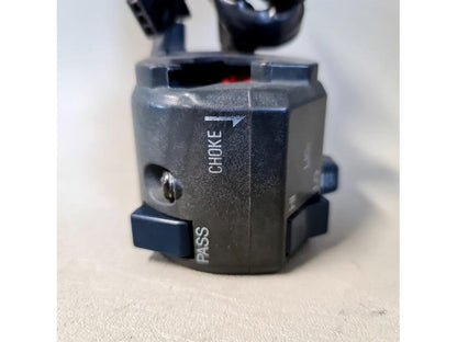 Vänster sida på Styrelreglage från en Kawasaki Zephyr 750 -1991 motorcykel.