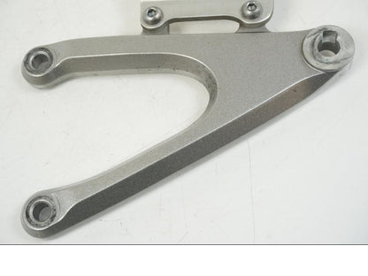 Baksidan på Fotpinnefäste från en Yamaha YZF 1000 R1 -2007 motorcykel.